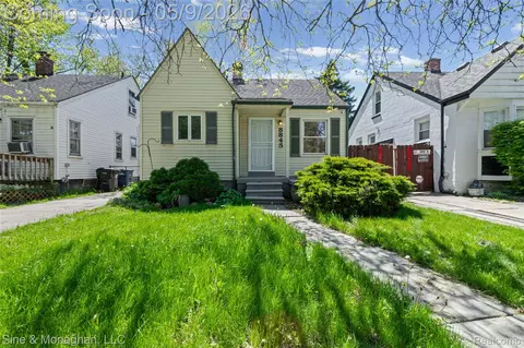 8845 Canyon St, Grosse Pointe, MI 48236