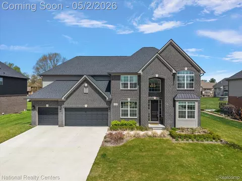 1283 Bloomingdale Dr, Troy, MI 48085