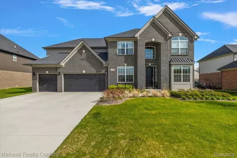 1283 Bloomingdale Dr, Troy, MI 48085