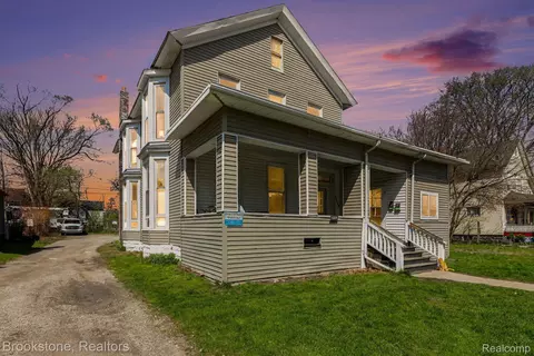 1317 6th St, Port Huron, MI 48060
