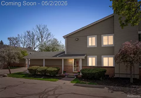 2178 Woodrow Wilson Blvd #20, West Bloomfield, MI 48324