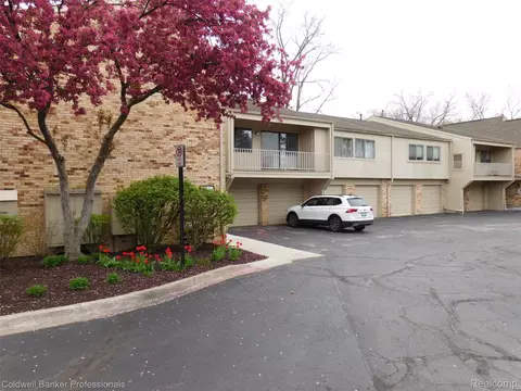 3915 Lone Pine Rd #100, West Bloomfield, MI 48323