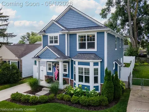 2220 Barrett Ave, Royal Oak, MI 48067