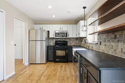 Kitchen - 30179 Kim Lane 5, Romulus, MI 48174 photo 2 of 3