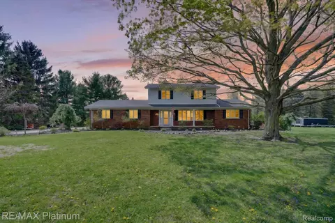 7687 Parshallville Rd, Fenton, MI 48430