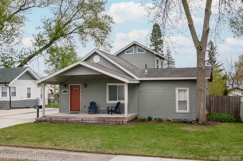 353 S Webik Ave, Clawson, MI 48017