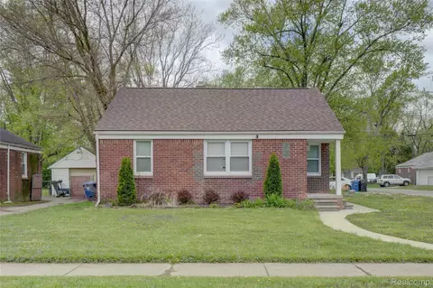 16661 Five Points St, Redford, MI 48240