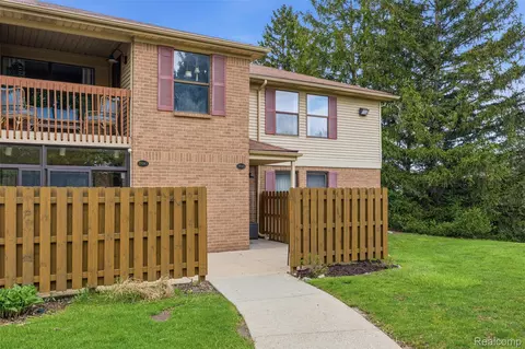 19145 Surrey Ln, Northville, MI 48167