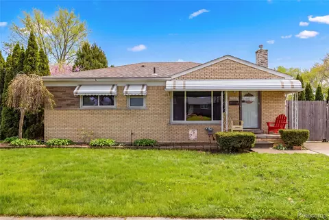 24920 Star Valley Dr, Saint Clair Shores, MI 48080