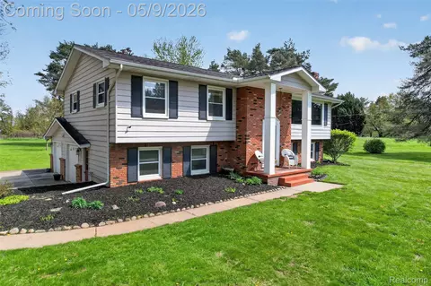 1180 N Hurd Rd, Brandon, MI 48462