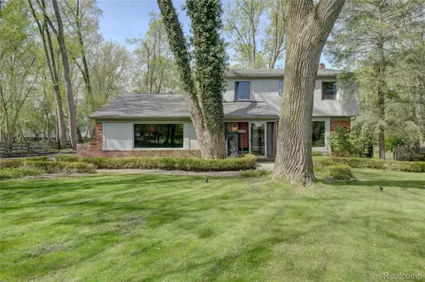 19341 Devonshire St, Beverly Hills, MI 48025