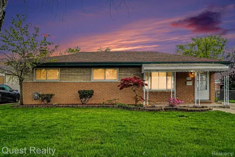 2536 Dundee Dr, Warren, MI 48092