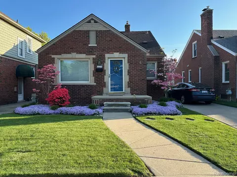 15289 Cleveland Ave, Allen Park, MI 48101