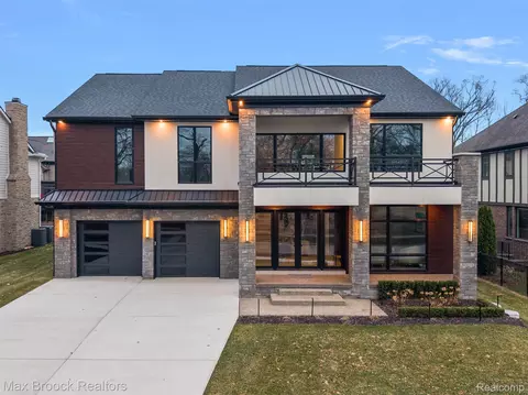 1541 Shipman Blvd, Birmingham, MI 48009