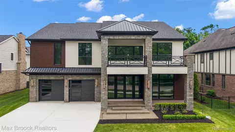 1541 Shipman Blvd, Birmingham, MI 48009