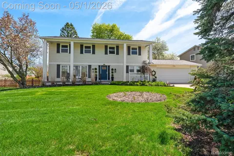 6109 Pebbleshire Dr, Grand Blanc, MI 48439