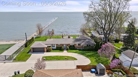 22624 Rio Vista St, Saint Clair Shores, MI 48081