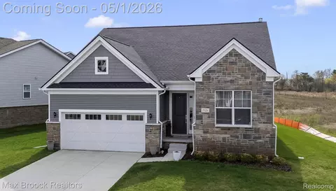5526 Helmsdale Blvd, West Bloomfield, MI 48322