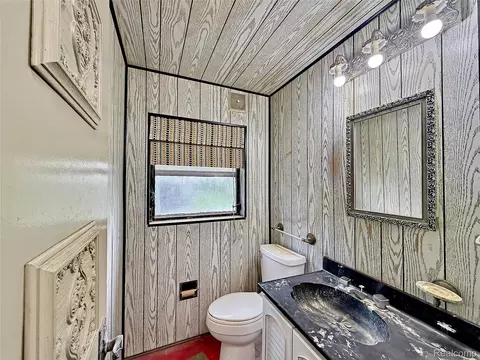 Bath - 768 Washington Rd, Grosse Pointe, MI 48230 photo 1 of 4