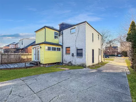 Exterior - 768 Washington Rd, Grosse Pointe, MI 48230 photo 4 of 12