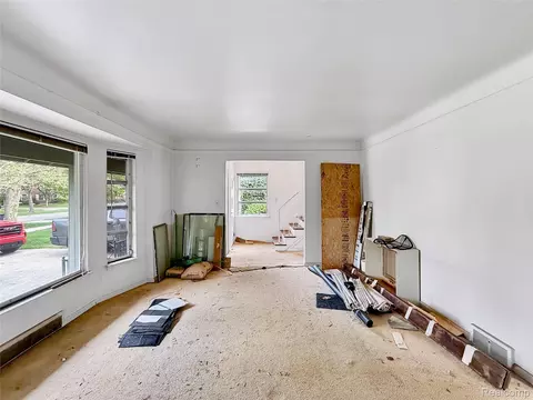 Living - 768 Washington Rd, Grosse Pointe, MI 48230 photo 2 of 2
