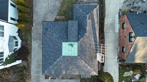 View/Area - 768 Washington Rd, Grosse Pointe, MI 48230 photo 3 of 11