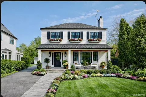 Exterior - 768 Washington Rd, Grosse Pointe, MI 48230 photo 2 of 12