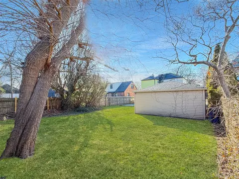 Exterior - 768 Washington Rd, Grosse Pointe, MI 48230 photo 9 of 12