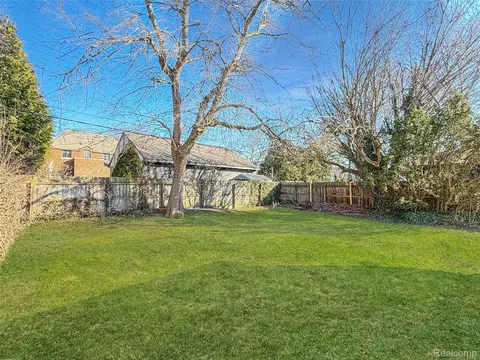 Exterior - 768 Washington Rd, Grosse Pointe, MI 48230 photo 8 of 12