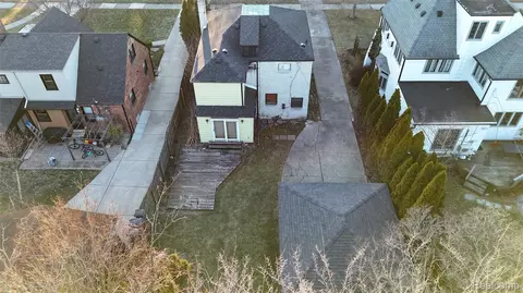 View/Area - 768 Washington Rd, Grosse Pointe, MI 48230 photo 2 of 11