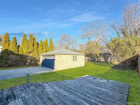 Exterior - 768 Washington Rd, Grosse Pointe, MI 48230 photo 6 of 12
