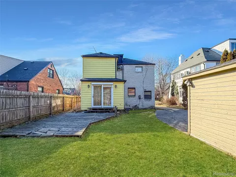 Exterior - 768 Washington Rd, Grosse Pointe, MI 48230 photo 7 of 12