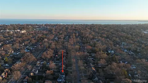 View/Area - 768 Washington Rd, Grosse Pointe, MI 48230 photo 8 of 11