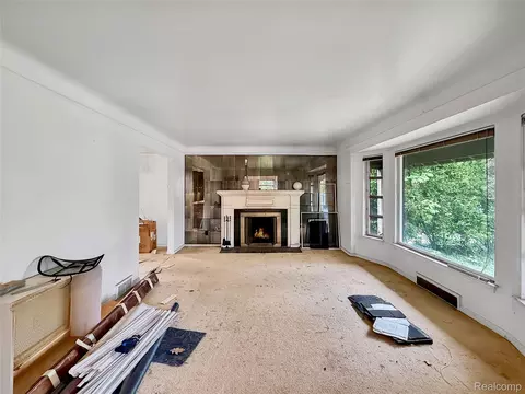 Living - 768 Washington Rd, Grosse Pointe, MI 48230 photo 1 of 2
