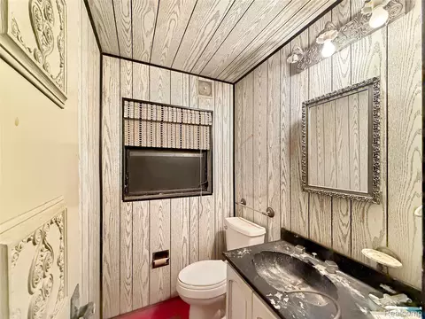 Bath - 768 Washington Rd, Grosse Pointe, MI 48230 photo 2 of 4