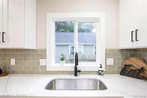 Kitchen - 4577 Jerome Rd, Independence, MI 48346 photo 7 of 7
