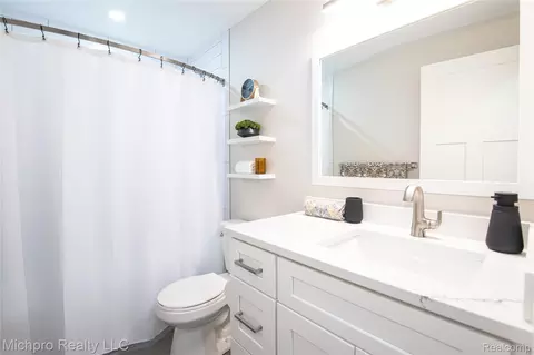 Bath - 4577 Jerome Rd, Independence, MI 48346 photo 1 of 2