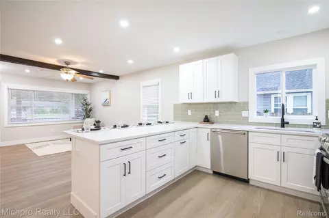 Kitchen - 4577 Jerome Rd, Independence, MI 48346 photo 6 of 7