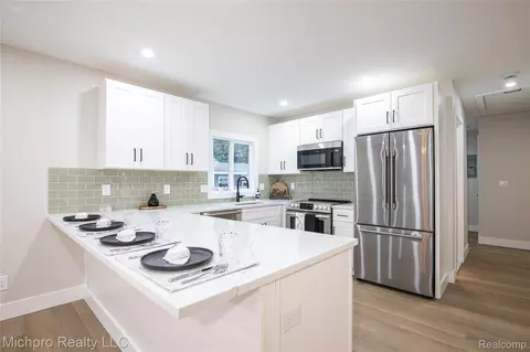 Kitchen - 4577 Jerome Rd, Independence, MI 48346 photo 2 of 7