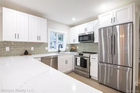 Kitchen - 4577 Jerome Rd, Independence, MI 48346 photo 4 of 7