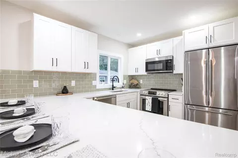 Kitchen - 4577 Jerome Rd, Independence, MI 48346 photo 3 of 7