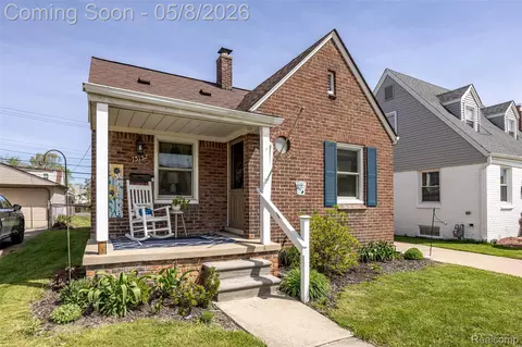 13152 Superior St, Southgate, MI 48195
