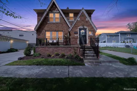 2826 3rd St, Wyandotte, MI 48192