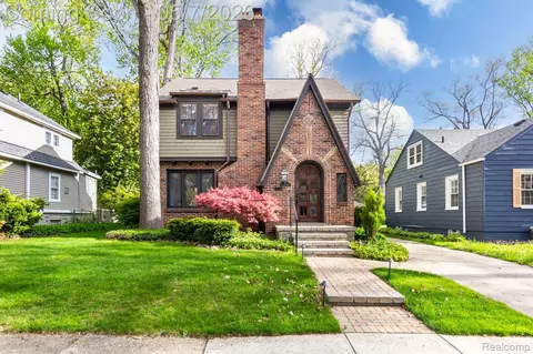 21 Fairwood Blvd, Pleasant Ridge, MI 48069