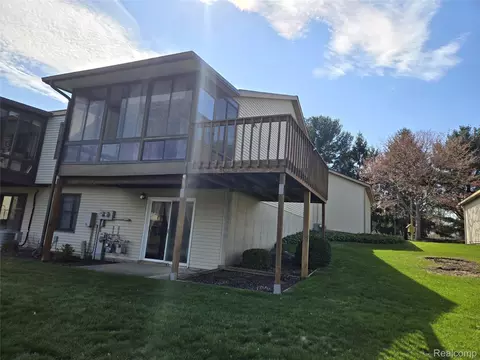 7044 Springtree Ln SW, Byron, MI 49548