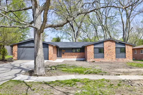24250 Majestic St, Oak Park, MI 48237