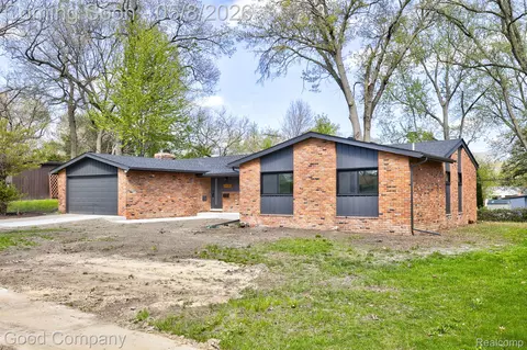 24250 Majestic St, Oak Park, MI 48237