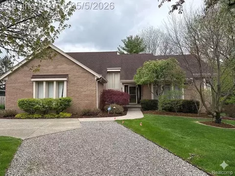 33813 York Ridge St, Farmington Hills, MI 48331