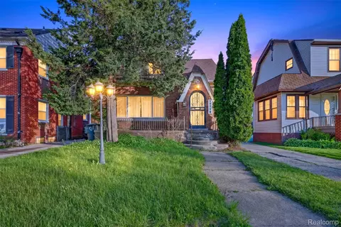 12716 Wilshire Dr, Detroit, MI 48213