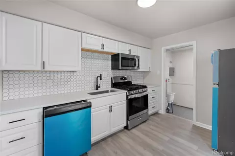 Kitchen - 2346 Bloomfield St, Melvindale, MI 48122 photo 2 of 2